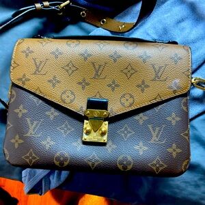 💢Pochette Metis Reverse Monogram Bag